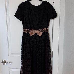 Vintage Elegant Black Lace Dress with Tan Bow